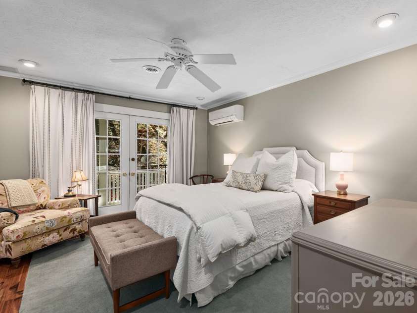 67 Cherokee Road, Asheville, NC 28801.  MLS# CAR4339931, YatesRealty ID 24525. Private Primary Suite
