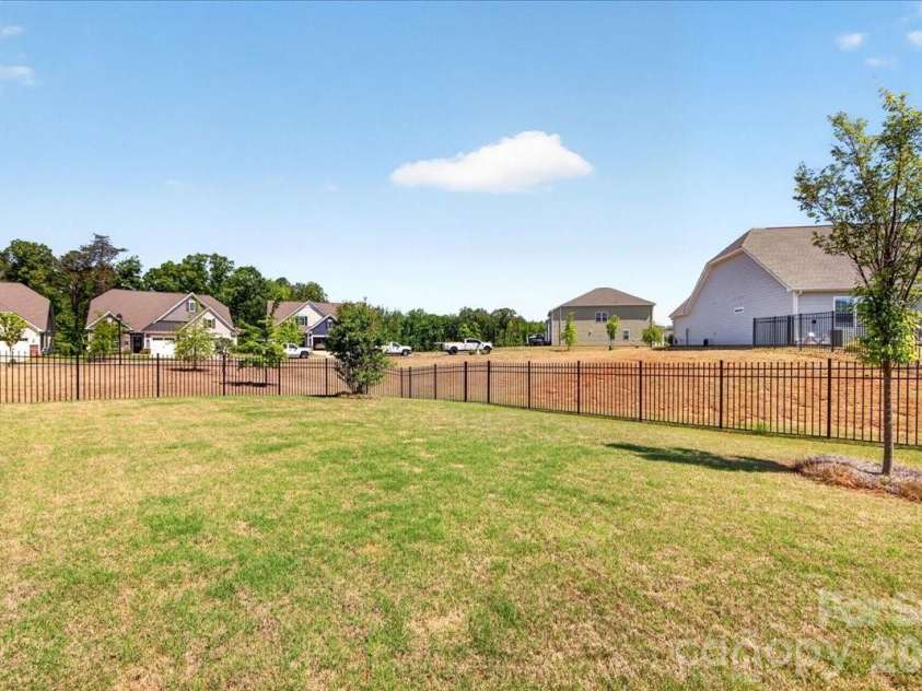 22024 Finworthy Lane, Huntersville, NC 28078.  MLS# CAR4368282, YatesRealty ID 24526. 
