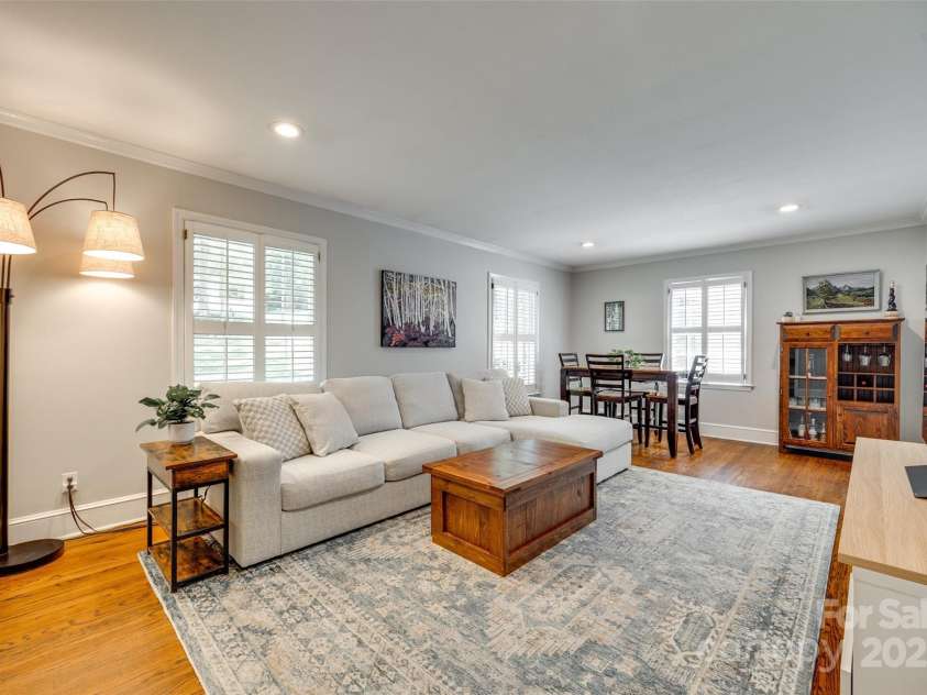 7026 Tabor Lane, Charlotte, NC 28211.  MLS# CAR4270688, YatesRealty ID 24526. 