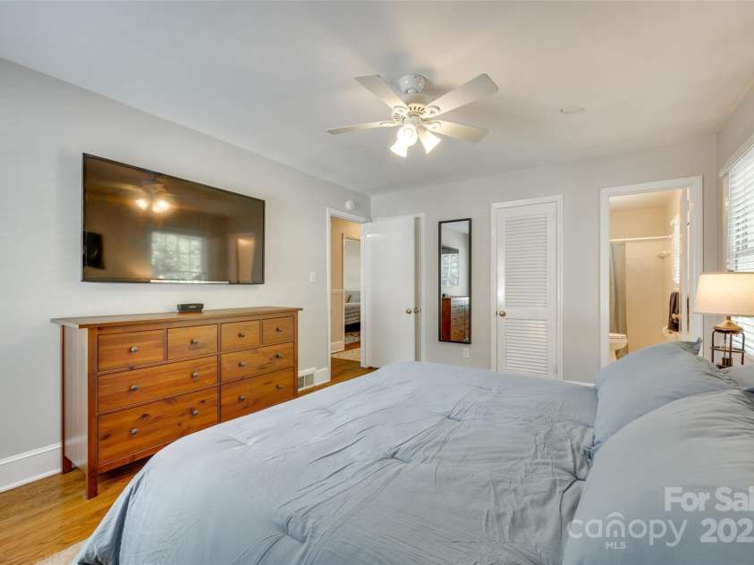 7026 Tabor Lane, Charlotte, NC 28211.  MLS# CAR4270688, YatesRealty ID 24526. 