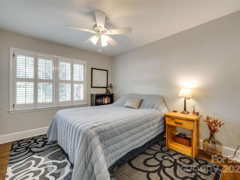 7026 Tabor Lane, Charlotte, NC 28211.  MLS# CAR4270688, YatesRealty ID 24526. 