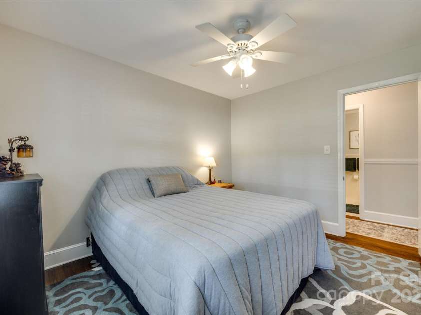 7026 Tabor Lane, Charlotte, NC 28211.  MLS# CAR4270688, YatesRealty ID 24526. 