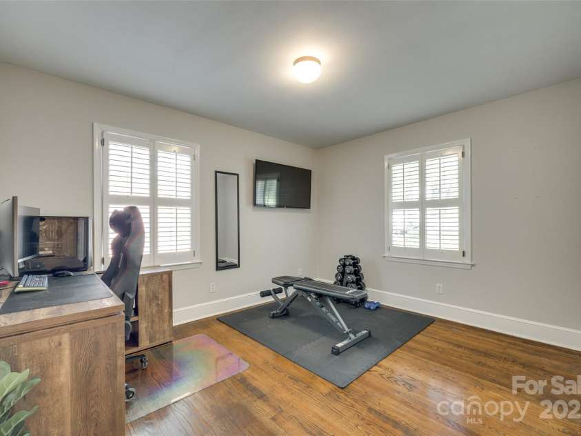 7026 Tabor Lane, Charlotte, NC 28211.  MLS# CAR4270688, YatesRealty ID 24526. 