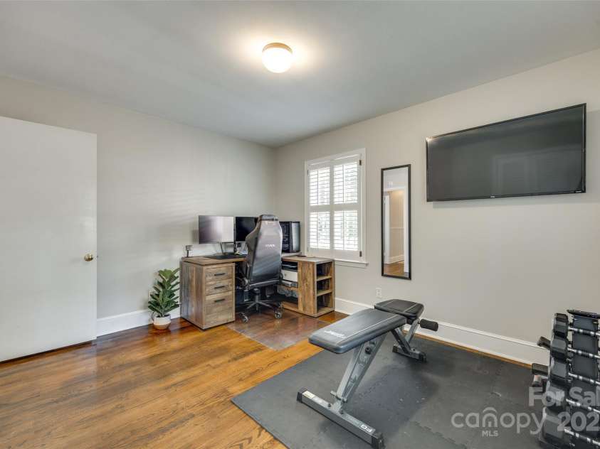 7026 Tabor Lane, Charlotte, NC 28211.  MLS# CAR4270688, YatesRealty ID 24526. 