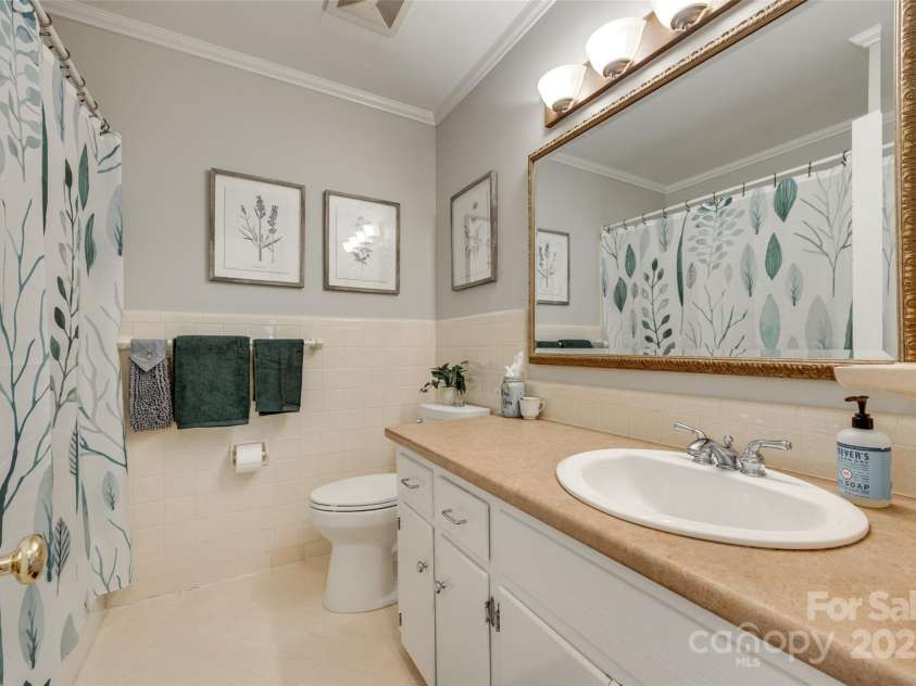 7026 Tabor Lane, Charlotte, NC 28211.  MLS# CAR4270688, YatesRealty ID 24526. 