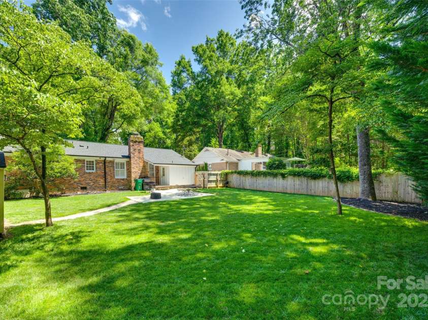 7026 Tabor Lane, Charlotte, NC 28211.  MLS# CAR4270688, YatesRealty ID 24526. 