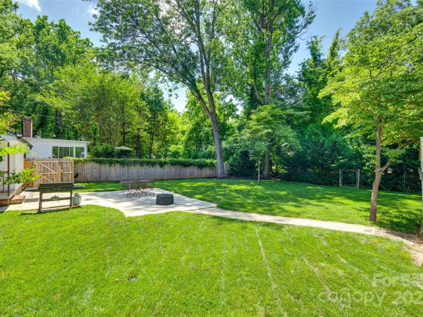 7026 Tabor Lane, Charlotte, NC 28211.  MLS# CAR4270688, YatesRealty ID 24526. 
