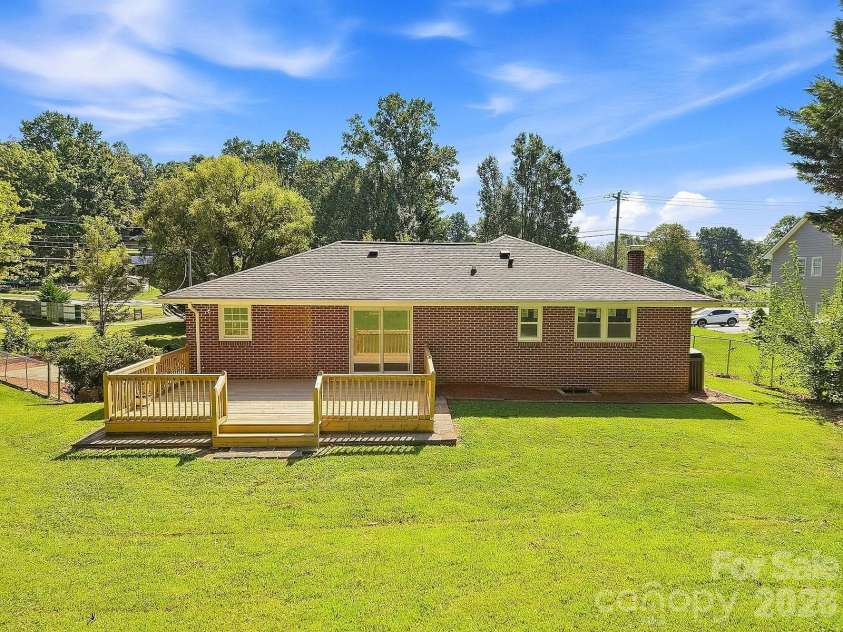 509 Brookside Camp Road, Hendersonville, NC 28792.  MLS# CAR4375720, YatesRealty ID 24529. 