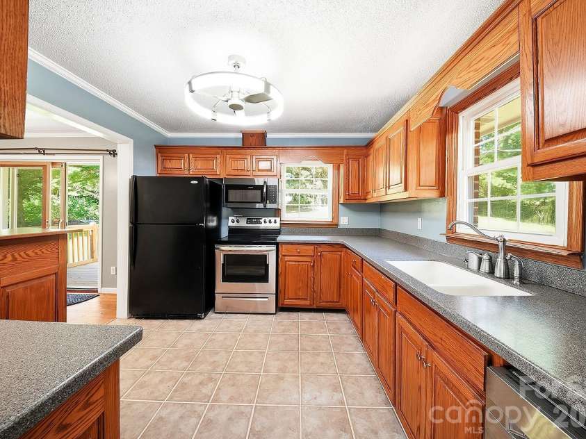 509 Brookside Camp Road, Hendersonville, NC 28792.  MLS# CAR4375720, YatesRealty ID 24529. 