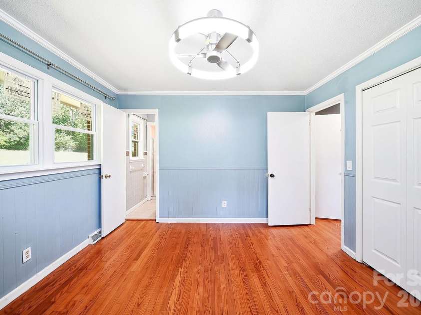 509 Brookside Camp Road, Hendersonville, NC 28792.  MLS# CAR4375720, YatesRealty ID 24529. 