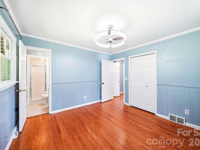 509 Brookside Camp Road, Hendersonville, NC 28792.  MLS# CAR4375720, YatesRealty ID 24529. 