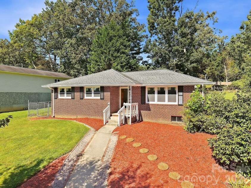 509 Brookside Camp Road, Hendersonville, NC 28792.  MLS# CAR4375720, YatesRealty ID 24529. 