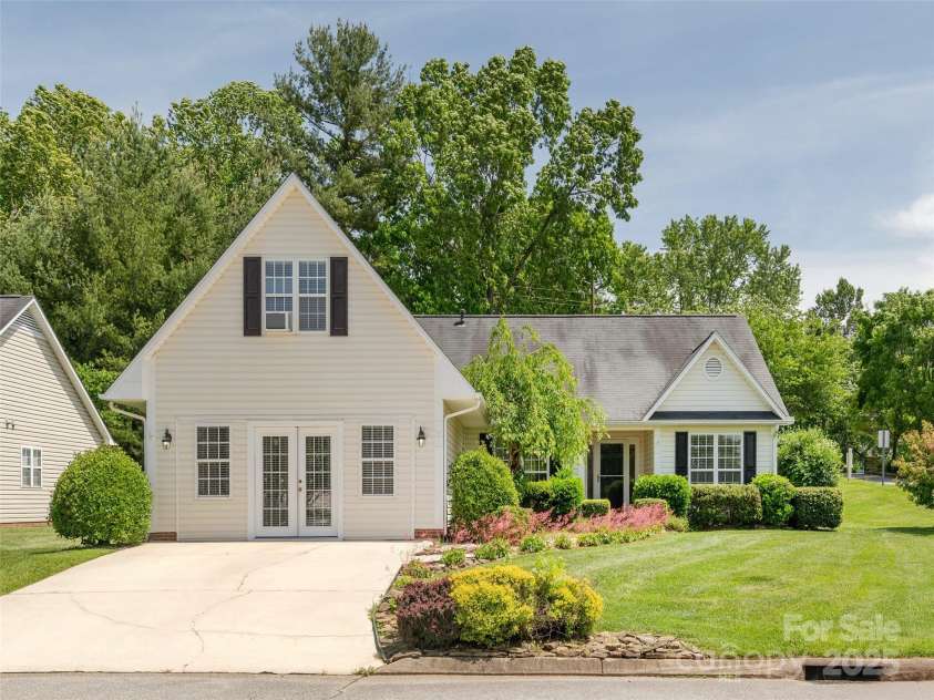 14 Stonehollow Road, Fletcher, NC 28732.  MLS# CAR4257147, YatesRealty ID 24530. 
