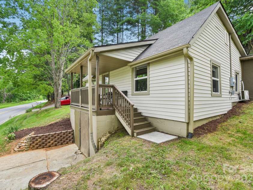 723 Richland Creek Road, Clyde, NC 28721.  MLS# CAR4275806, YatesRealty ID 24531. 