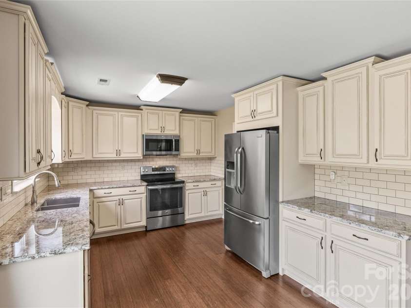 1507 Cold Creek Place, Huntersville, NC 28078.  MLS# CAR4380864, YatesRealty ID 24532. Kitchen