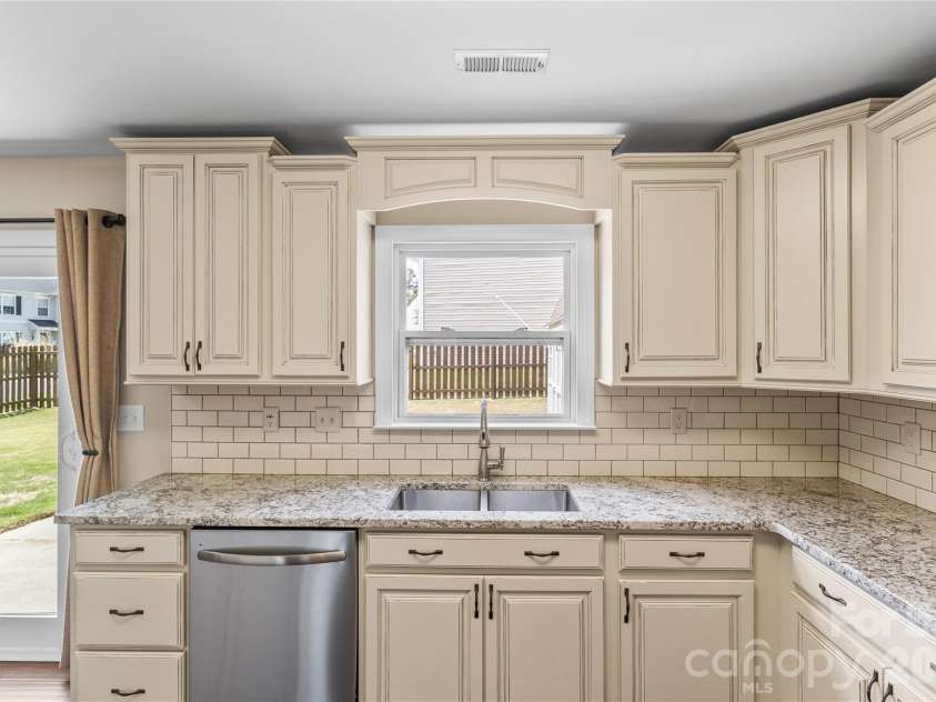 1507 Cold Creek Place, Huntersville, NC 28078.  MLS# CAR4380864, YatesRealty ID 24532. Kitchen