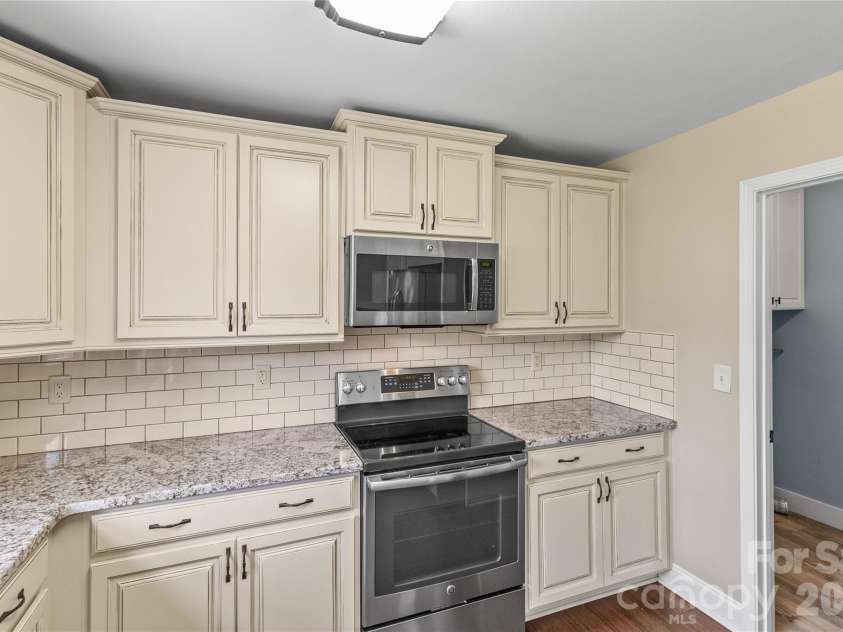 1507 Cold Creek Place, Huntersville, NC 28078.  MLS# CAR4380864, YatesRealty ID 24532. Kitchen