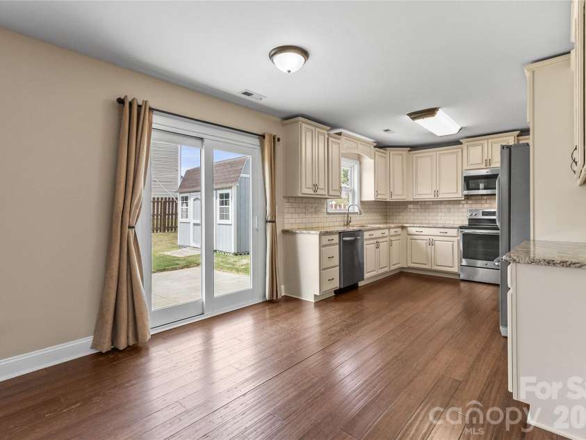 1507 Cold Creek Place, Huntersville, NC 28078.  MLS# CAR4380864, YatesRealty ID 24532. Kitchen and breakfast nook