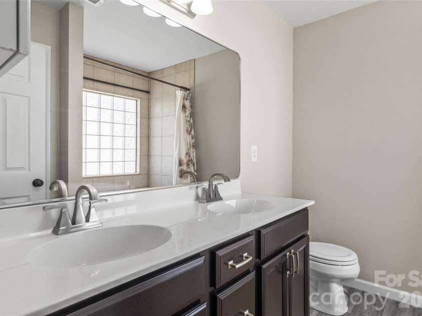 1507 Cold Creek Place, Huntersville, NC 28078.  MLS# CAR4380864, YatesRealty ID 24532. Primary bathroom