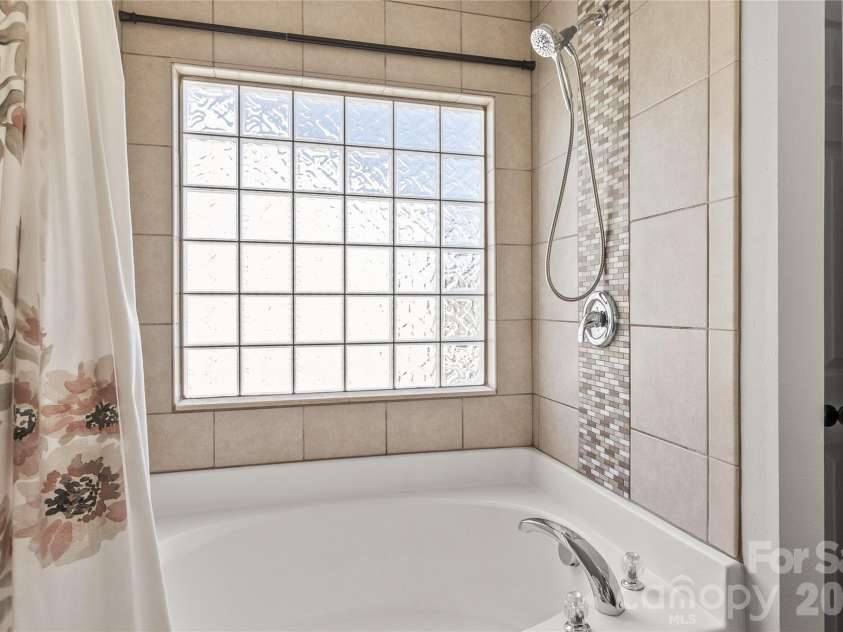 1507 Cold Creek Place, Huntersville, NC 28078.  MLS# CAR4380864, YatesRealty ID 24532. Primary bathroom