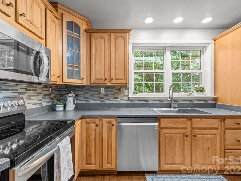 2 Enka Orchard Street, Candler, NC 28715.  MLS# CAR4270058, YatesRealty ID 24533. 