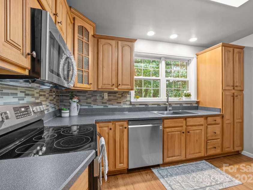 2 Enka Orchard Street, Candler, NC 28715.  MLS# CAR4270058, YatesRealty ID 24533. 