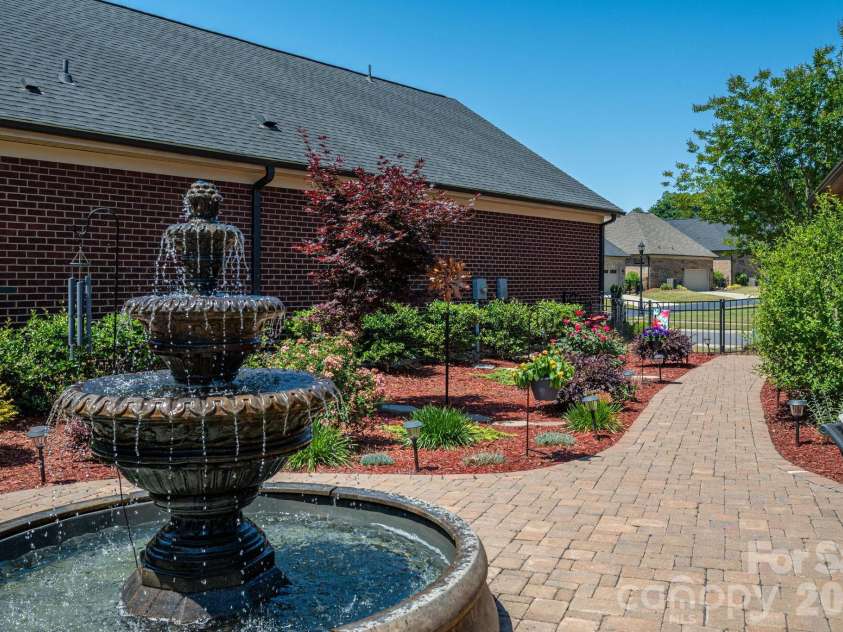 5228 Courtyard Lane, Belmont, NC 28012.  MLS# CAR4381843, YatesRealty ID 24533. Courtyard