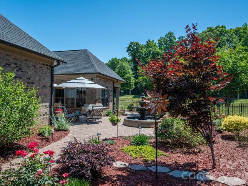 5228 Courtyard Lane, Belmont, NC 28012.  MLS# CAR4414092, YatesRealty ID 24533. 