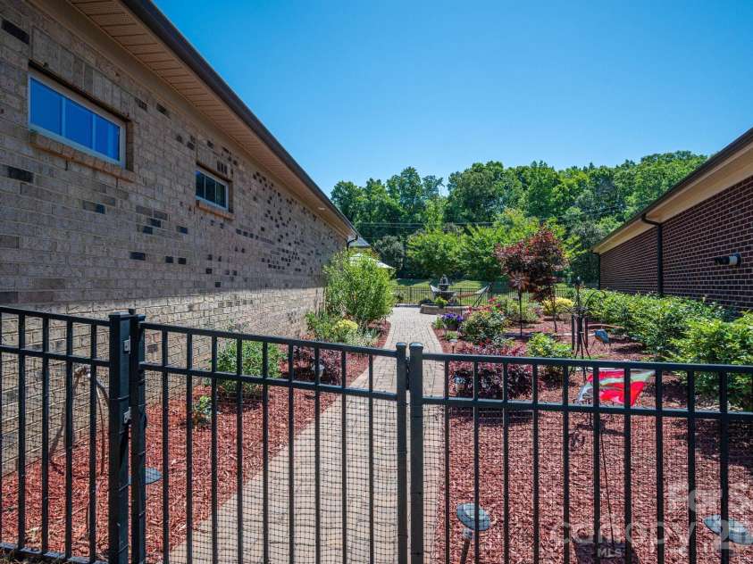 5228 Courtyard Lane, Belmont, NC 28012.  MLS# CAR4414092, YatesRealty ID 24533. 