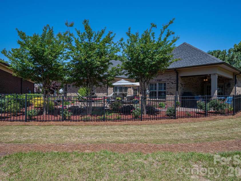 5228 Courtyard Lane, Belmont, NC 28012.  MLS# CAR4414092, YatesRealty ID 24533. 