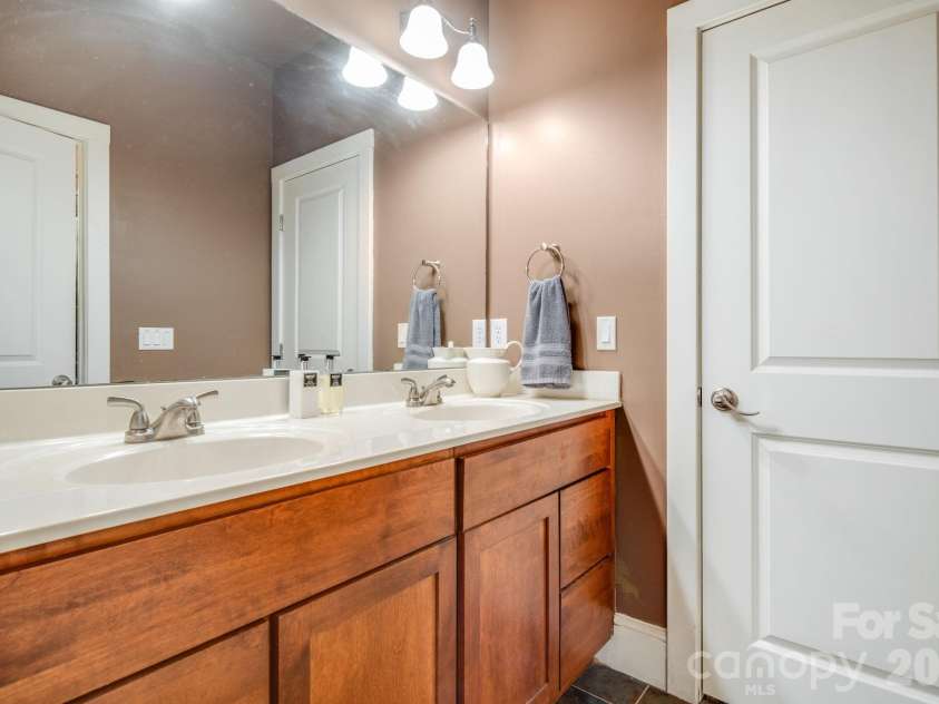 1659 High Rock Acres Drive, Black Mountain, NC 28711.  MLS# CAR4380378, YatesRealty ID 24534. Private Full Bath