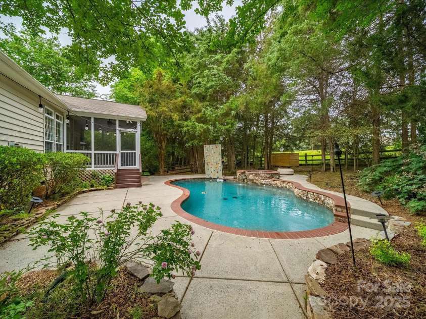 404 Basingdon Court, Waxhaw, NC 28173.  MLS# CAR4251685, YatesRealty ID 24534. 