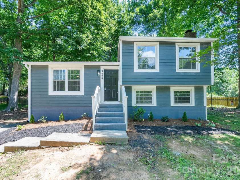 8424 Othello Place, Charlotte, NC 28227.  MLS# CAR4383400, YatesRealty ID 24535. 