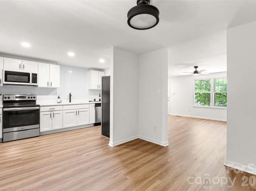 8424 Othello Place, Charlotte, NC 28227.  MLS# CAR4383400, YatesRealty ID 24535. 