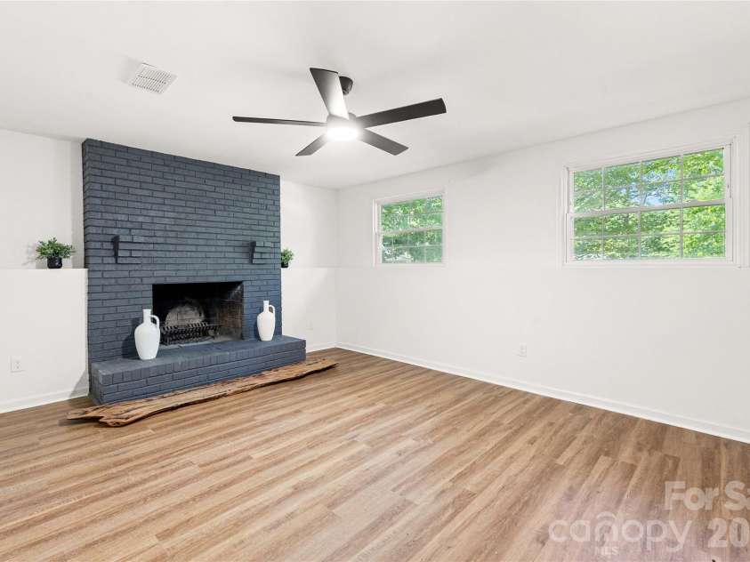 8424 Othello Place, Charlotte, NC 28227.  MLS# CAR4383400, YatesRealty ID 24535. 