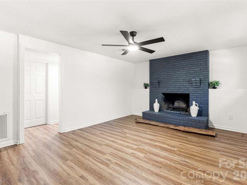 8424 Othello Place, Charlotte, NC 28227.  MLS# CAR4383400, YatesRealty ID 24535. 