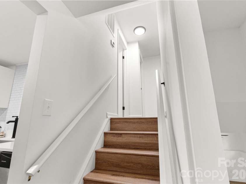 8424 Othello Place, Charlotte, NC 28227.  MLS# CAR4383400, YatesRealty ID 24535. 