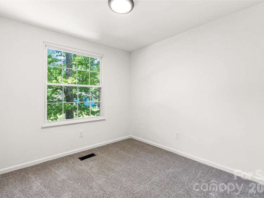 8424 Othello Place, Charlotte, NC 28227.  MLS# CAR4383400, YatesRealty ID 24535. 