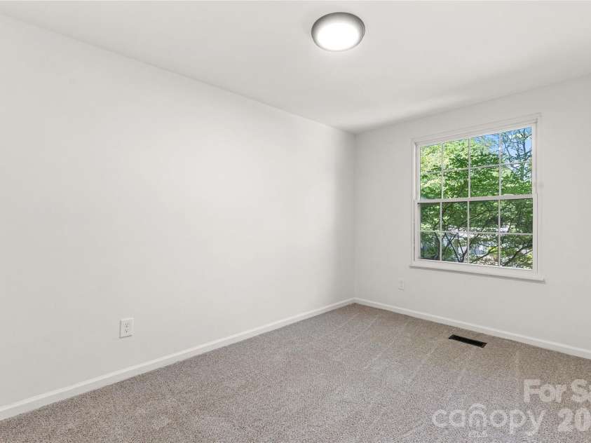 8424 Othello Place, Charlotte, NC 28227.  MLS# CAR4383400, YatesRealty ID 24535. 