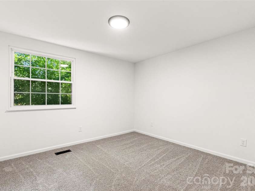 8424 Othello Place, Charlotte, NC 28227.  MLS# CAR4383400, YatesRealty ID 24535. 
