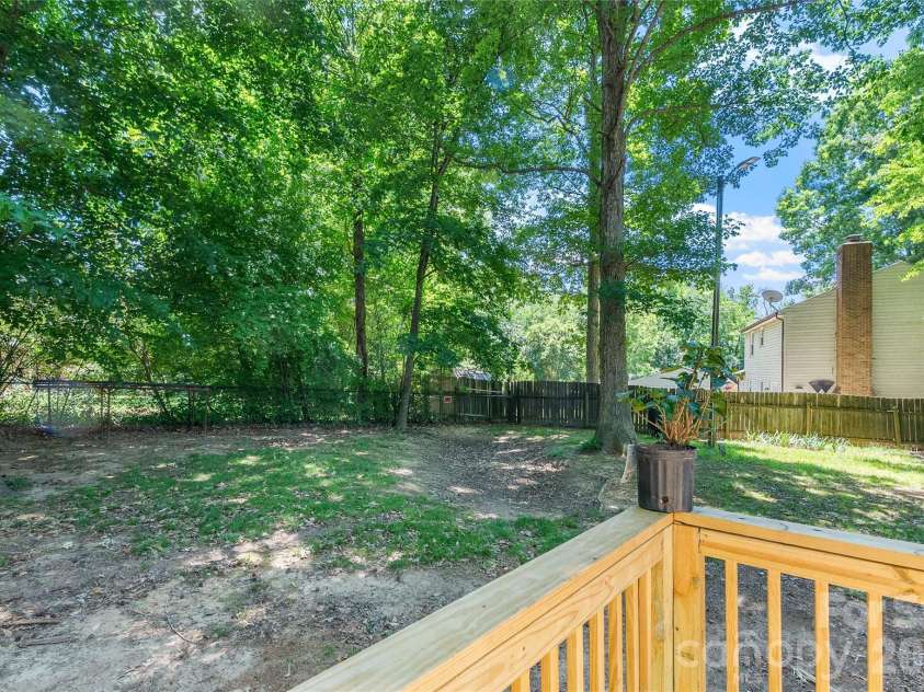 8424 Othello Place, Charlotte, NC 28227.  MLS# CAR4383400, YatesRealty ID 24535. 