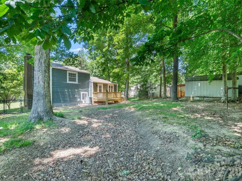 8424 Othello Place, Charlotte, NC 28227.  MLS# CAR4383400, YatesRealty ID 24535. 