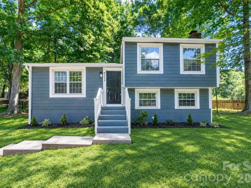 8424 Othello Place, Charlotte, NC 28227.  MLS# CAR4423888, YatesRealty ID 24535. 