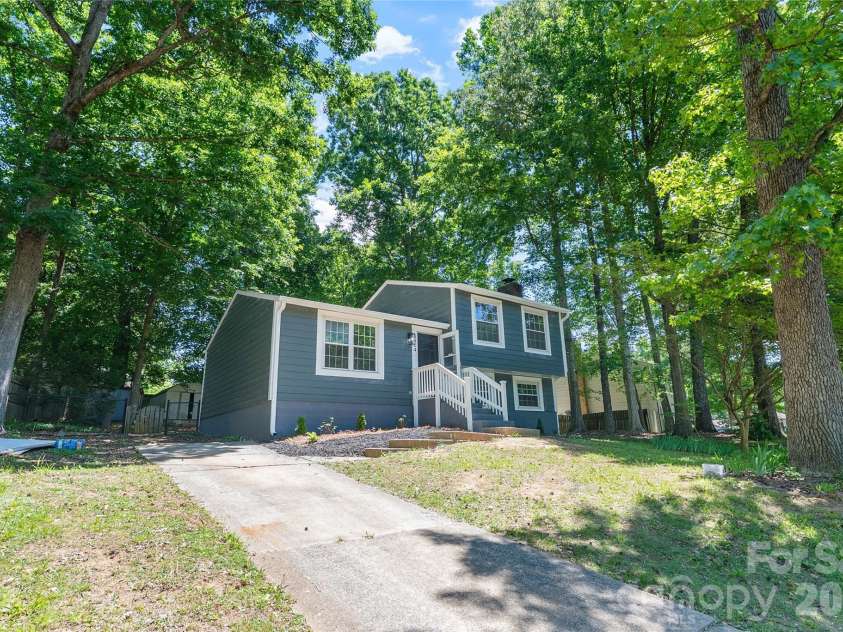 8424 Othello Place, Charlotte, NC 28227.  MLS# CAR4423888, YatesRealty ID 24535. 