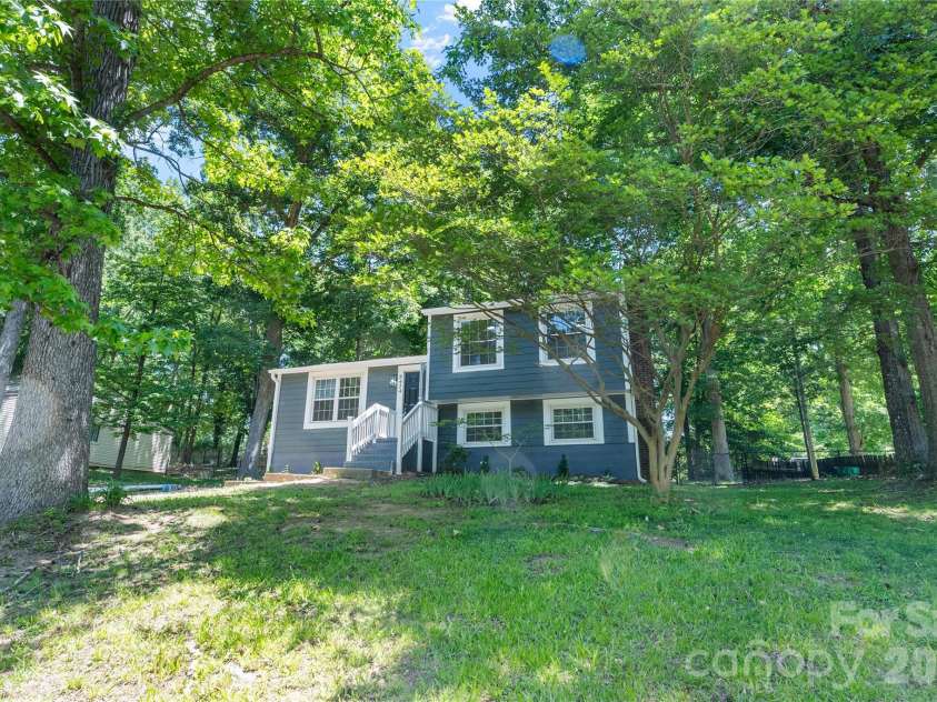 8424 Othello Place, Charlotte, NC 28227.  MLS# CAR4423888, YatesRealty ID 24535. 