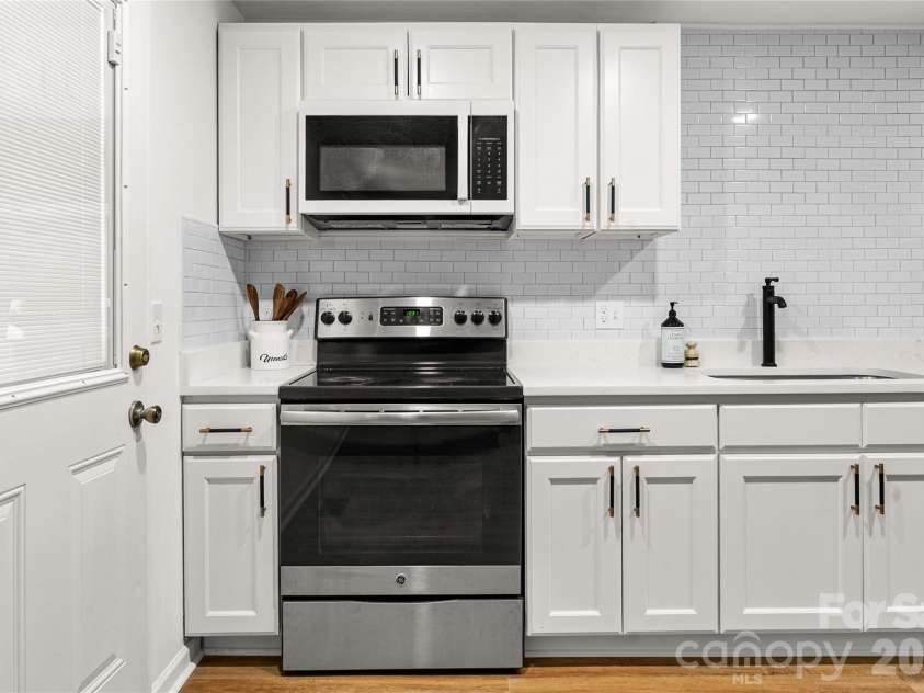 8424 Othello Place, Charlotte, NC 28227.  MLS# CAR4423888, YatesRealty ID 24535. 