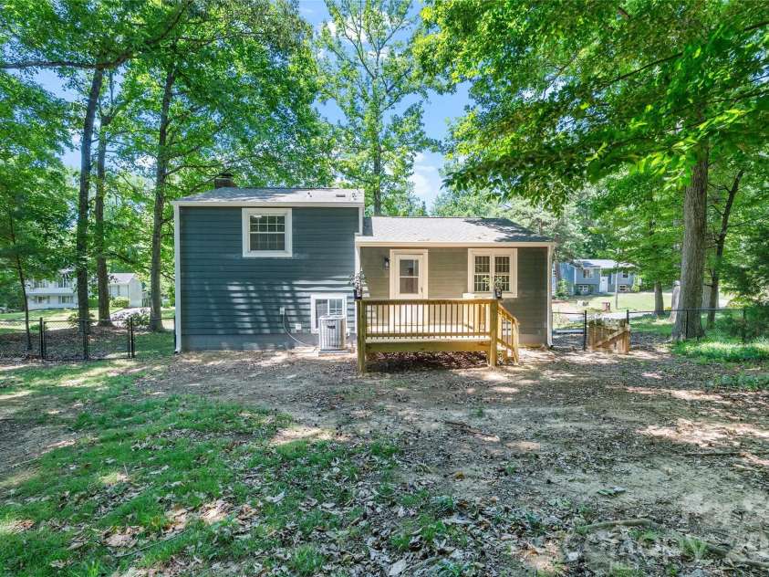 8424 Othello Place, Charlotte, NC 28227.  MLS# CAR4423888, YatesRealty ID 24535. 