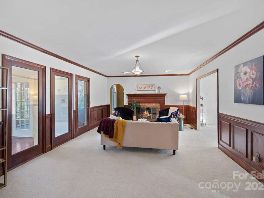 1624 Chadmore Lane, Concord, NC 28027.  MLS# CAR4234626, YatesRealty ID 24536. Family/Living Room