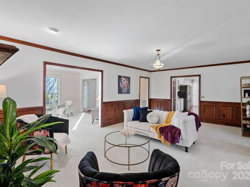 1624 Chadmore Lane, Concord, NC 28027.  MLS# CAR4234626, YatesRealty ID 24536. Family/Living Room