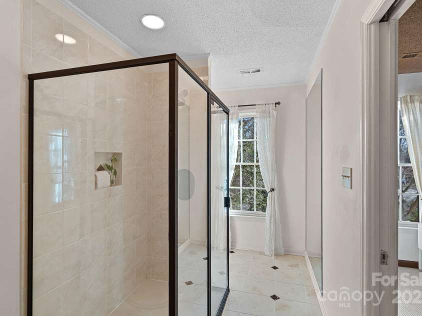 1624 Chadmore Lane, Concord, NC 28027.  MLS# CAR4234626, YatesRealty ID 24536. Jack-and-Jill Bathroom